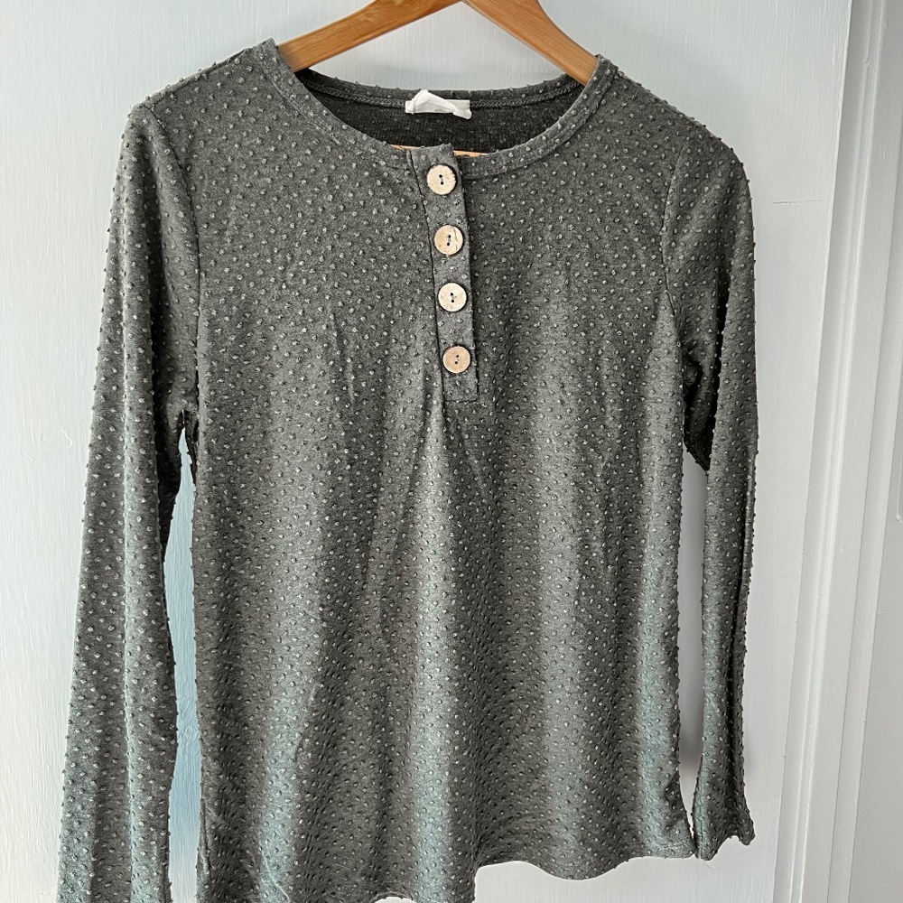 Betsy boutique shop green shirt size M